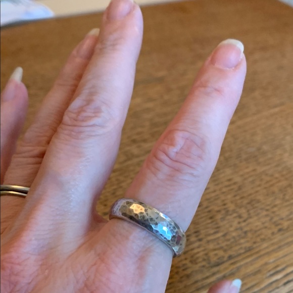 Hammered detail wedding band silver .925 ring sz7.5-8, in very good condition - Picture 2 of 5